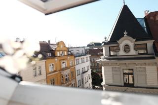 Central, Cozy & Stylish Apartment with Views - 3