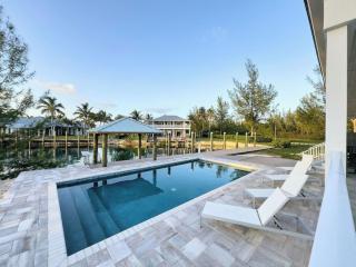 Escape to Paradise In West End Old Bahama Bay - 0