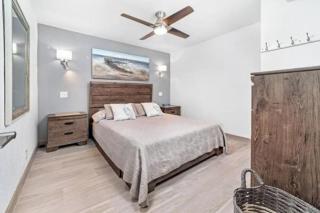 Elegant Condo in Coral Beach on the Beach - 6