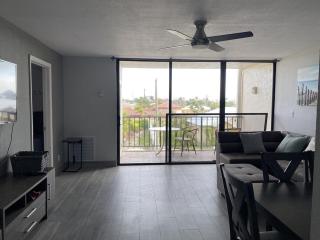 Elegant Condo in Coral Beach on the Beach - 2