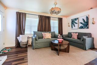 Chic Savannah Retreat - 2