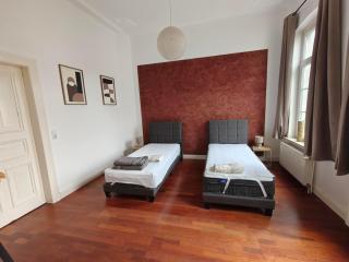 Schiefe Stadtvilla Oldenburg - großes Altbauhaus - 4