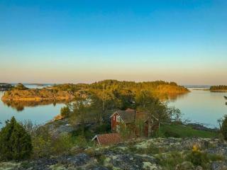 Archipelago Cottage With Private Pier In Tjust - 2