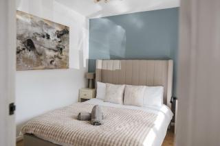 Modern City-Centre Group Stay, Sleeps 12, Free Parking, by Manchester Piccadilly - 8