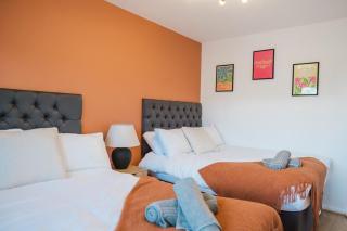 Modern City-Centre Group Stay, Sleeps 12, Free Parking, by Manchester Piccadilly - 7