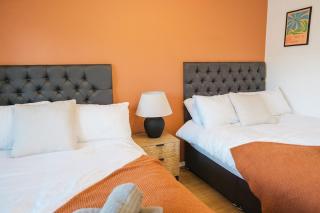 Modern City-Centre Group Stay, Sleeps 12, Free Parking, by Manchester Piccadilly - 2