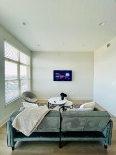 Cozy, Charming, and Chic Stay - 0