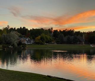 Mountain Lake Views Stunning Lakefront Retreat Hot Tub Game Room Near Downtown - 0