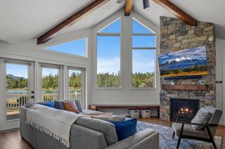 Mountain Lake Views Stunning Lakefront Retreat Hot Tub Game Room Near Downtown - 9