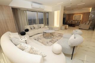 Luxury 3BR Modern with Nile View from All Rooms - 7