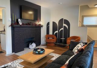 2 Bedroom Home - Posh Princeton Pad - 9