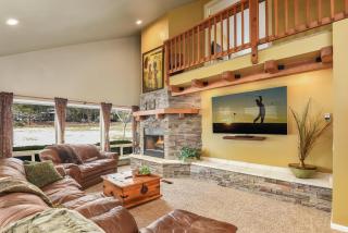 Utopia End-Unit Townhome On the 18th Hole Pool Table Fun Porch with Great Views - 4