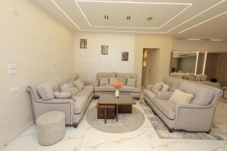 Luxury 3BR Modern with Nile View from All Rooms - 8