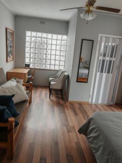 Yakhe spacious self catering accommodation - 9