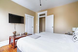 Prime Location Top Rated Free Parking Clean - 1