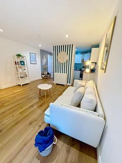 Bajo reformado con terraza en Mogro - 0