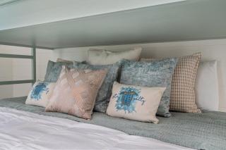 2 Blocks to the Beach! Pool & Golf Cart, Sleeps 21 - 9