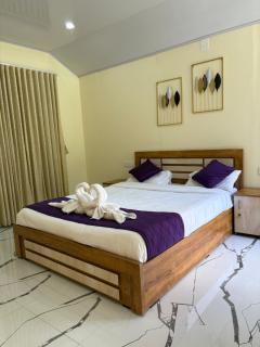 Woodlyn Homestay & Boating - 6