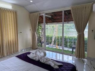 Woodlyn Homestay & Boating - 4