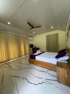 Woodlyn Homestay & Boating - 5