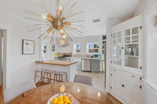 Downtown Crown Stylish Mid-Century Design Walk to Dining Shops - 0