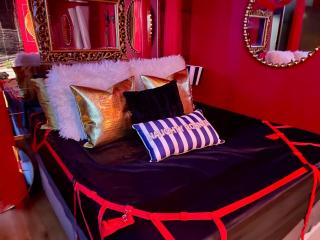 Fantastic Naughty Corner - 0