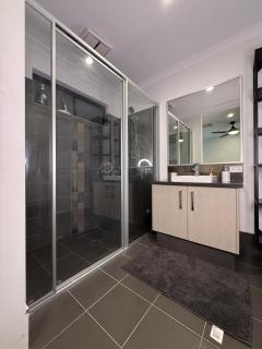 Modern Family Retreat in the Heart of Brabham - West Swan - 1