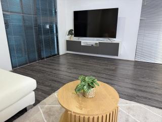 Modern Family Retreat in the Heart of Brabham - 4