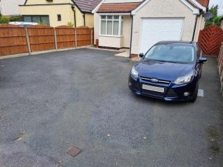 Central to town, 4 bedrooms, sleeps 7, parking for 4 plus cars - 4