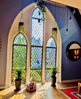 Fabulous Converted Church Apartment Town Centre - 7