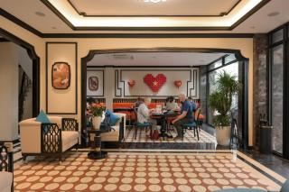 San Hotel & Pool - 5