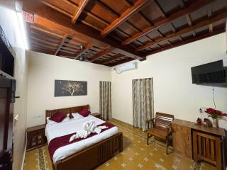 Woodlyn Homestay & Boating - 1