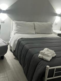 La Dimora Di Antonietta Aparts - 5 minutes from Central Station and The Center - Napoli - 1