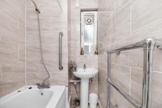 2BR Modern Spacious Comfort at Tulse Hill Sleeps 4 - 3