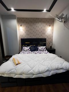 Luxe King Size Bed Suite Full 1BHKD Apartment - 8