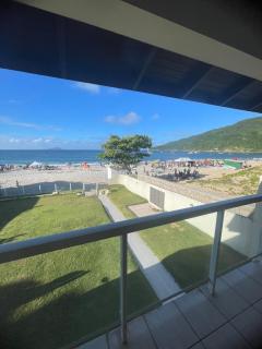 Casa frente mar, pé na areia com 6 dormitórios - 4