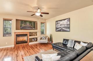 Pine Mountain Trail Pool Table Dog Family Fun in Flagstaff - 1