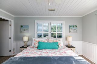 Barefoot Bungalow - 9