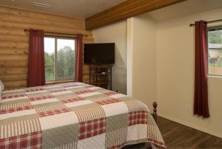 Ontario Ave Remodeled Log Cabin on 1 Acre Gateway to Grand Canyon Amazing Views - 4