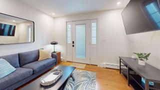 Modern Renovated 1BR with Pvt Entrance, Prime Loc - 0
