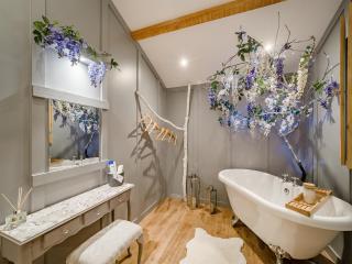 The Lodge - Uk50409 - 1