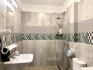 Prime Stay - Premium 2 Bedroom Family Apartment with Balcony - Budapest - 4
