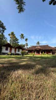 Woodlyn Homestay & Boating - 8