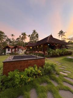 Woodlyn Homestay & Boating - 9