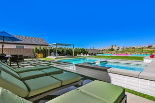 Villa Novello-Modern 4BR Home-Pool, Spa, Pickleball & Game Loft - 4