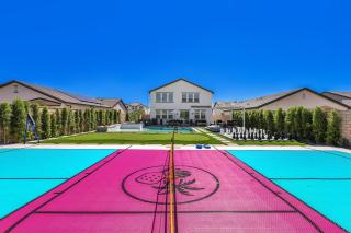 Villa Novello-Modern 4BR Home-Pool, Spa, Pickleball & Game Loft - 1