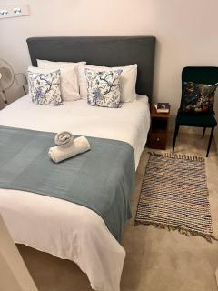 Hyde Park,3 min walk,Family home! 2 Bedrooms & 2 Bathrooms Apartment! Fantastic Location - 9