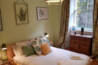 Central 3 Bedroom next to Leafy Meadows - 3