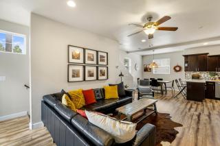 Mountain Peaks Getaway 4BR4BA Pet-Friendly Central AC Near Downtown Trails - 6