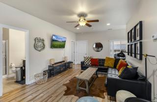 Mountain Peaks Getaway 4BR4BA Pet-Friendly Central AC Near Downtown Trails - 4